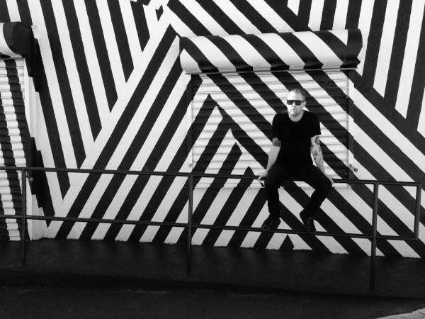 Sian Black White Wall