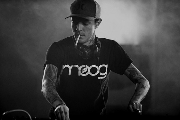 Deadmau5-smoking-live