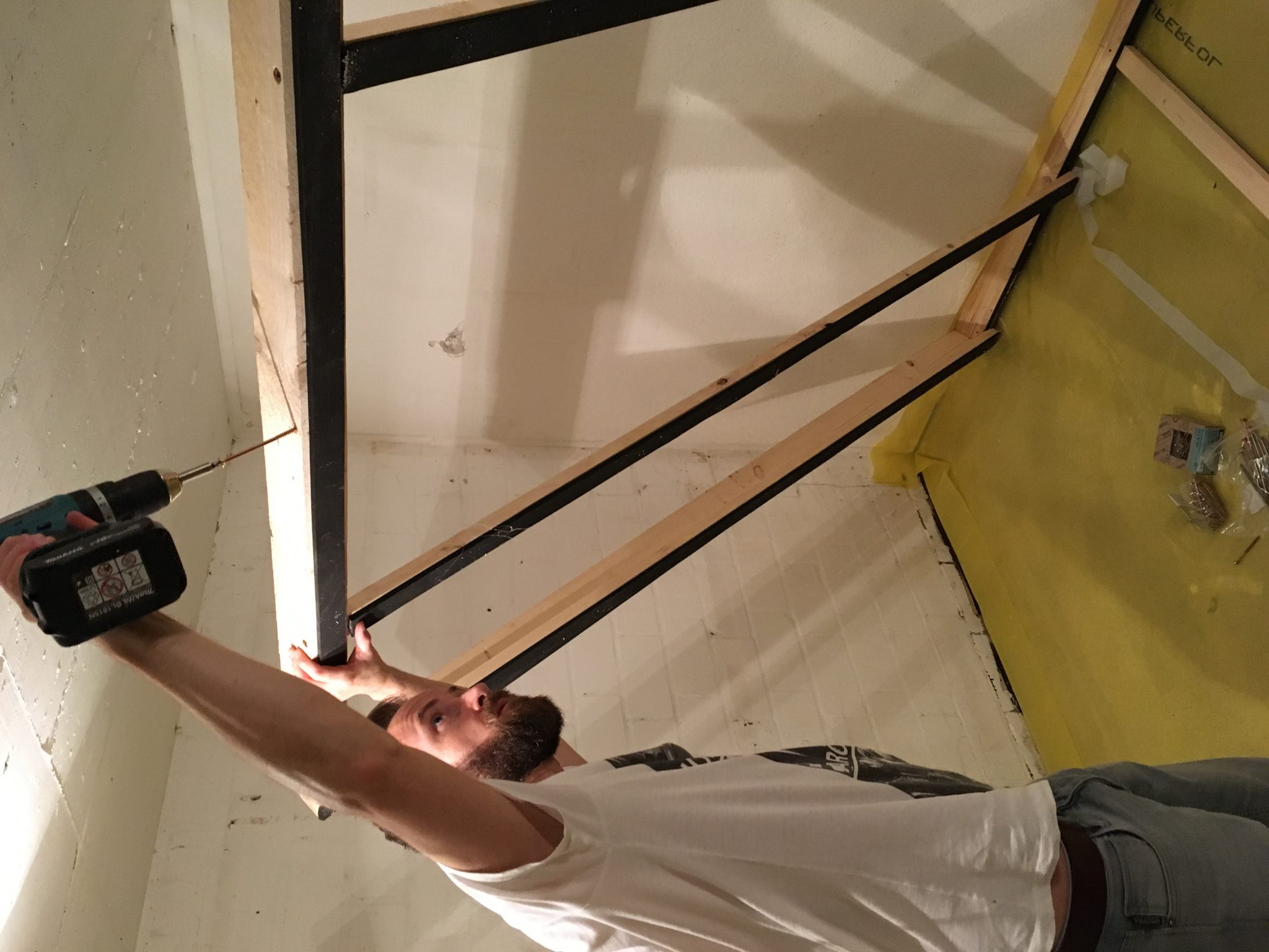 The whole floor construction stands on 10mm neoprene rubber. Nothing is touching the walls. Decoupling the studio room is the big task.
