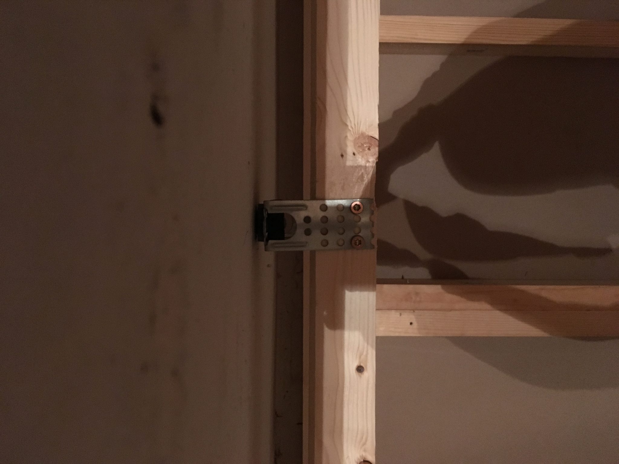 The studio ceiling structure is laying on the dry-wall framework and is secured to the concrete ceiling with decoupled attachments without any stiff connection.