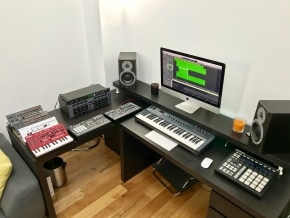 Ian Axide - Studio