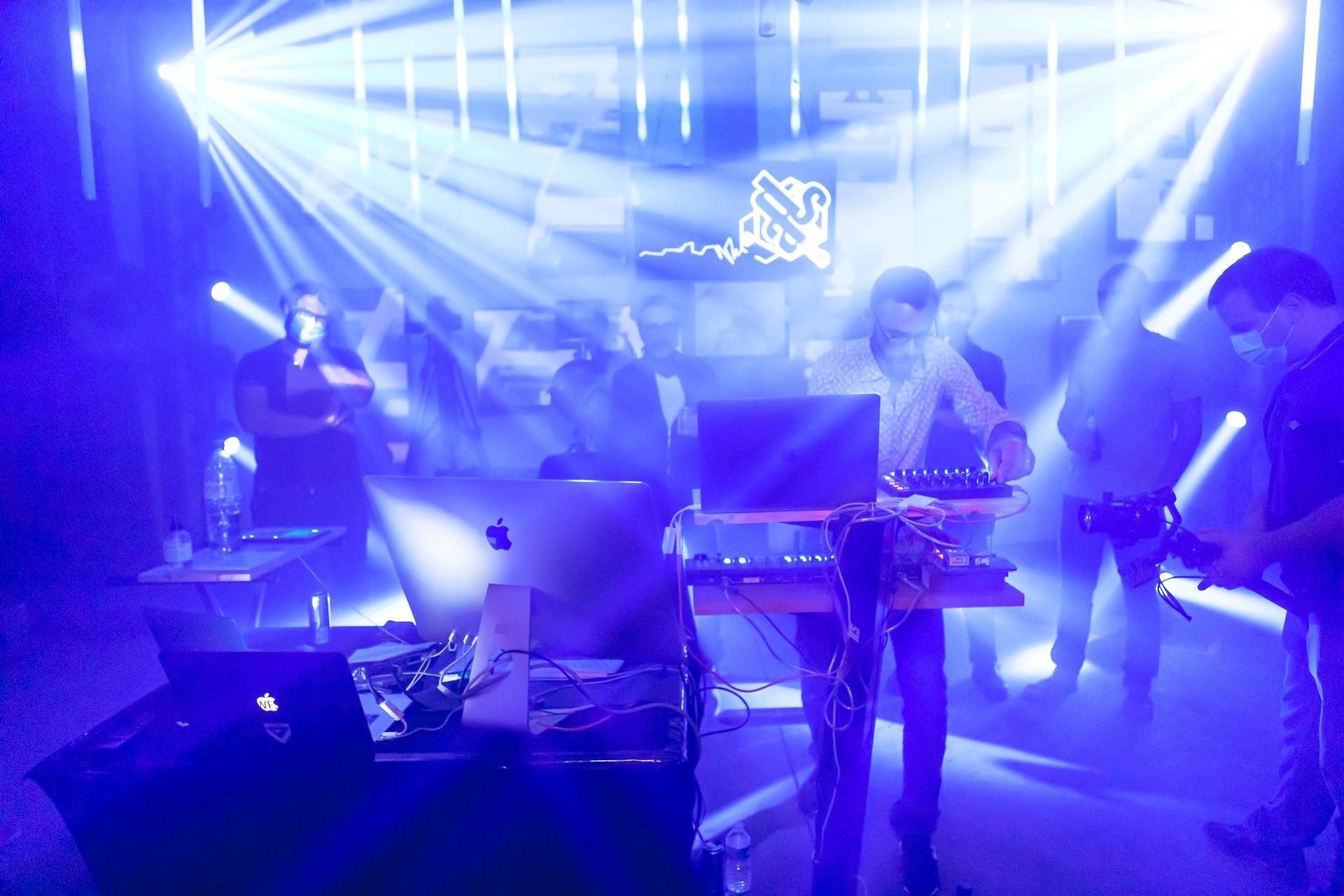 Des Sons Animés Founder, Elephantmat