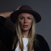 Premiere: Malin Linnéa Contributes Track for AMITAHBA