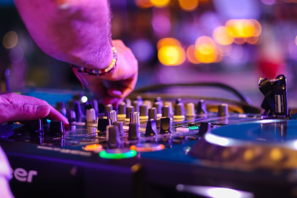 Apple Music monetize mix