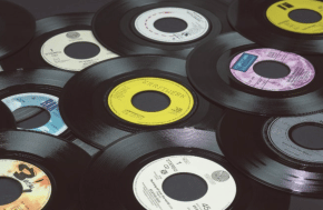 Vinyl Outsells CD's